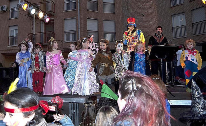 Ambiente y disfraces en los Carnavales de San Adrián 2012.