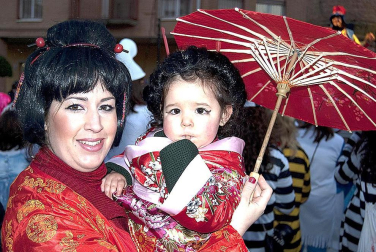Ambiente y disfraces en los Carnavales de San Adrián 2012.