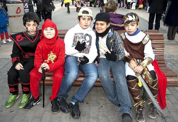 Ambiente y disfraces en los Carnavales de San Adrián 2012.