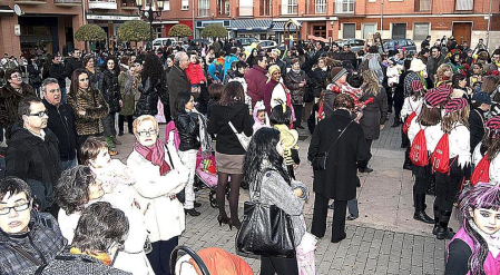 Ambiente y disfraces en los Carnavales de San Adrián 2012.