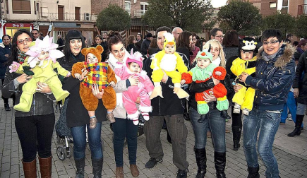 Ambiente y disfraces en los Carnavales de San Adrián 2012.