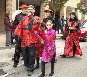 Ambiente, colorido, disfraces y multitud de personajes en las celebraciones de los Carnavales 2012 por las calles de Tafalla.