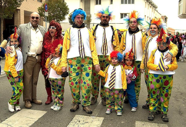 Ambiente, colorido, disfraces y multitud de personajes en las celebraciones de los Carnavales 2012 por las calles de Tafalla.