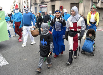 Ambiente, colorido, disfraces y multitud de personajes en las celebraciones de los Carnavales 2012 por las calles de Tafalla.