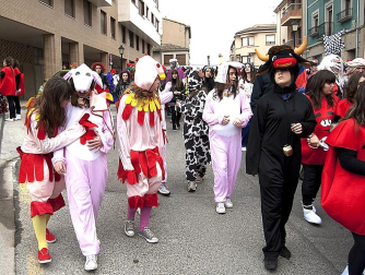 Ambiente, colorido, disfraces y multitud de personajes en las celebraciones de los Carnavales 2012 por las calles de Tafalla.