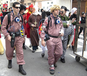 Ambiente, colorido, disfraces y multitud de personajes en las celebraciones de los Carnavales 2012 por las calles de Tafalla.
