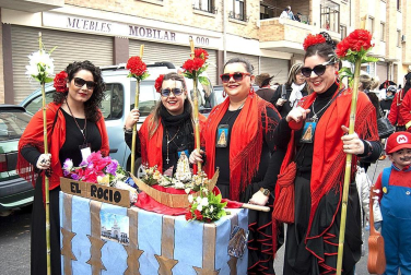 Ambiente, colorido, disfraces y multitud de personajes en las celebraciones de los Carnavales 2012 por las calles de Tafalla.