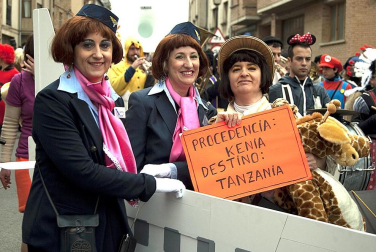 Ambiente, colorido, disfraces y multitud de personajes en las celebraciones de los Carnavales 2012 por las calles de Tafalla.