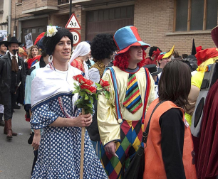 Ambiente, colorido, disfraces y multitud de personajes en las celebraciones de los Carnavales 2012 por las calles de Tafalla.