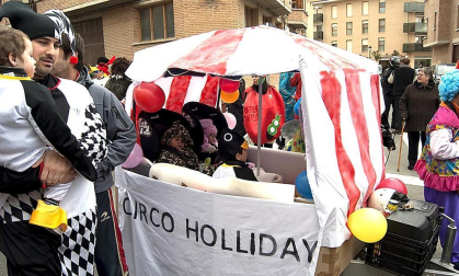 Ambiente, colorido, disfraces y multitud de personajes en las celebraciones de los Carnavales 2012 por las calles de Tafalla.