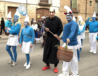 Ambiente, colorido, disfraces y multitud de personajes en las celebraciones de los Carnavales 2012 por las calles de Tafalla.