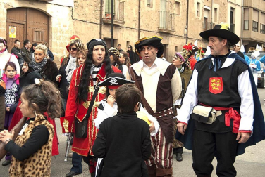 Ambiente, colorido, disfraces y multitud de personajes en las celebraciones de los Carnavales 2012 por las calles de Tafalla.