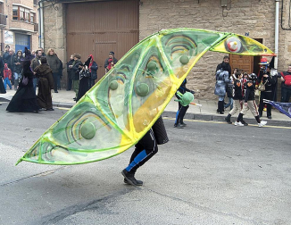Ambiente, colorido, disfraces y multitud de personajes en las celebraciones de los Carnavales 2012 por las calles de Tafalla.
