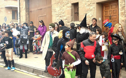 Ambiente, colorido, disfraces y multitud de personajes en las celebraciones de los Carnavales 2012 por las calles de Tafalla.
