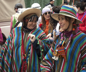 Ambiente, colorido, disfraces y multitud de personajes en las celebraciones de los Carnavales 2012 por las calles de Tafalla.
