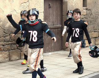 Ambiente, colorido, disfraces y multitud de personajes en las celebraciones de los Carnavales 2012 por las calles de Tafalla.