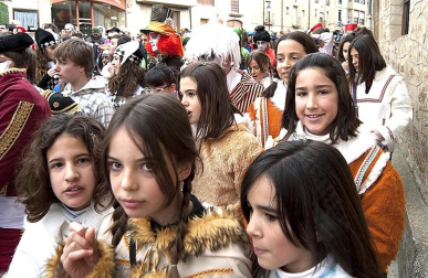Ambiente, colorido, disfraces y multitud de personajes en las celebraciones de los Carnavales 2012 por las calles de Tafalla.