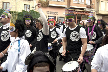 Ambiente, colorido, disfraces y multitud de personajes en las celebraciones de los Carnavales 2012 por las calles de Tafalla.