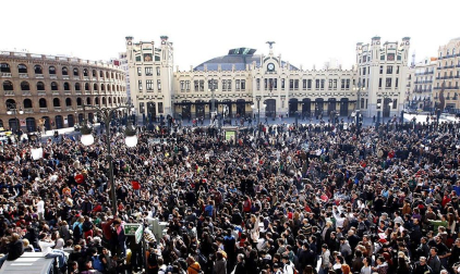 Concentración a primeras horas de la tarde de este martes y en el entorno del instituto Lluís Vives de Valencia