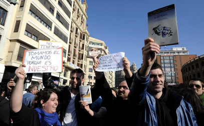 Concentración a primeras horas de la tarde de este martes y en el entorno del instituto Lluís Vives de Valencia