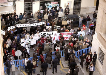 Varias imágenes de la llegada de Urdangarín a los juzgados de Palma