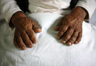 El nepalí Chandra Bahadur Dangi ha esperado 72 años, pero, si todo va bien, verá cumplido su sueño este fin de semana: entrar, con sus 55,8 centímetros de altura, en el libro Guinness de los Récords como el hombre más pequeño del mundo. EFE
