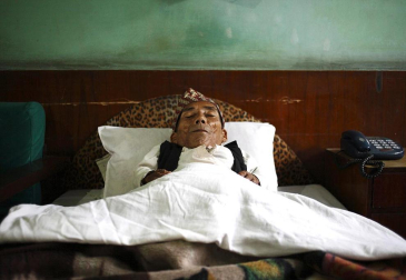 El nepalí Chandra Bahadur Dangi ha esperado 72 años, pero, si todo va bien, verá cumplido su sueño este fin de semana: entrar, con sus 55,8 centímetros de altura, en el libro Guinness de los Récords como el hombre más pequeño del mundo. EFE