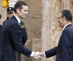 Varias imágenes de este domingo de la llegada de Urdangarín a los juzgados de Palma para continuar con su declaración