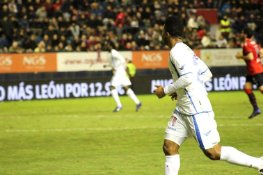 Imágenes del partido entre Osasuna y Granada en el Reyno