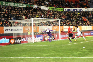 Imágenes del partido entre Osasuna y Granada en el Reyno