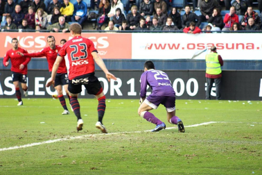 Imágenes del partido entre Osasuna y Granada en el Reyno