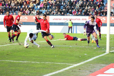 Imágenes del partido entre Osasuna y Granada en el Reyno