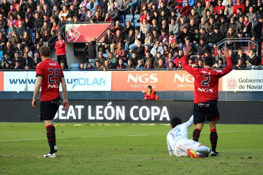Imágenes del partido entre Osasuna y Granada en el Reyno
