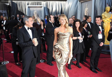 Ambiente y desfile de nominados, famosos, actores, actrices y gente que acude a la 84 edición de la entrega de los Premios Oscar de Hollywood en su 84 edición.