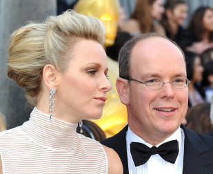 Ambiente y desfile de nominados, famosos, actores, actrices y gente que acude a la 84 edición de la entrega de los Premios Oscar de Hollywood en su 84 edición.
