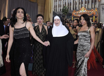 Ambiente y desfile de nominados, famosos, actores, actrices y gente que acude a la 84 edición de la entrega de los Premios Oscar de Hollywood en su 84 edición.