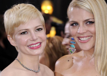 Ambiente y desfile de nominados, famosos, actores, actrices y gente que acude a la 84 edición de la entrega de los Premios Oscar de Hollywood en su 84 edición.
