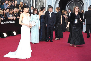 Ambiente y desfile de nominados, famosos, actores, actrices y gente que acude a la 84 edición de la entrega de los Premios Oscar de Hollywood en su 84 edición.