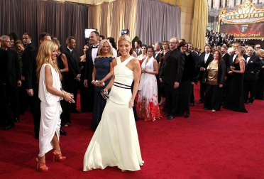 Ambiente y desfile de nominados, famosos, actores, actrices y gente que acude a la 84 edición de la entrega de los Premios Oscar de Hollywood en su 84 edición.