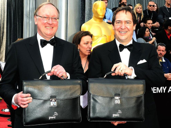 Ambiente y desfile de nominados, famosos, actores, actrices y gente que acude a la 84 edición de la entrega de los Premios Oscar de Hollywood en su 84 edición.