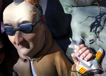 Varias imágenes de las fallas de Valencia