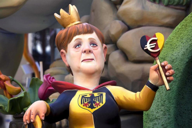 Varias imágenes de las fallas de Valencia