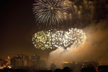 Varias imágenes de las fallas de Valencia