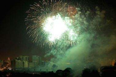 Varias imágenes de las fallas de Valencia