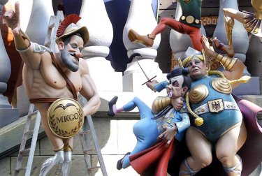 Varias imágenes de las fallas de Valencia