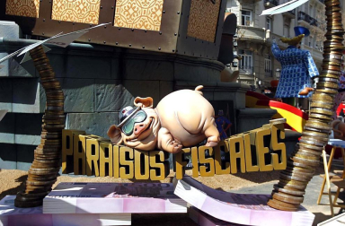 Varias imágenes de las fallas de Valencia