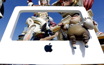 Varias imágenes de las fallas de Valencia