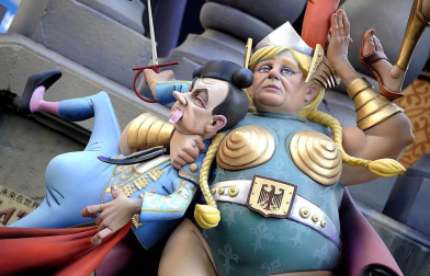 Varias imágenes de las fallas de Valencia