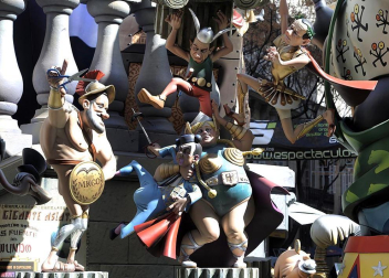 Varias imágenes de las fallas de Valencia