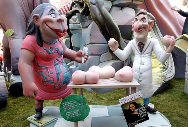 Varias imágenes de las fallas de Valencia